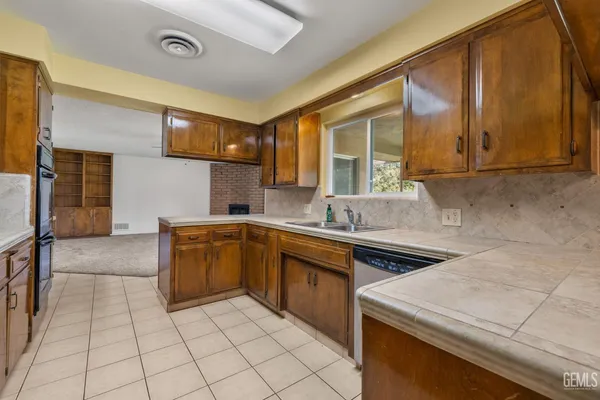 $550,000 | Undisclosed Address, Bakersfield, CA 93309