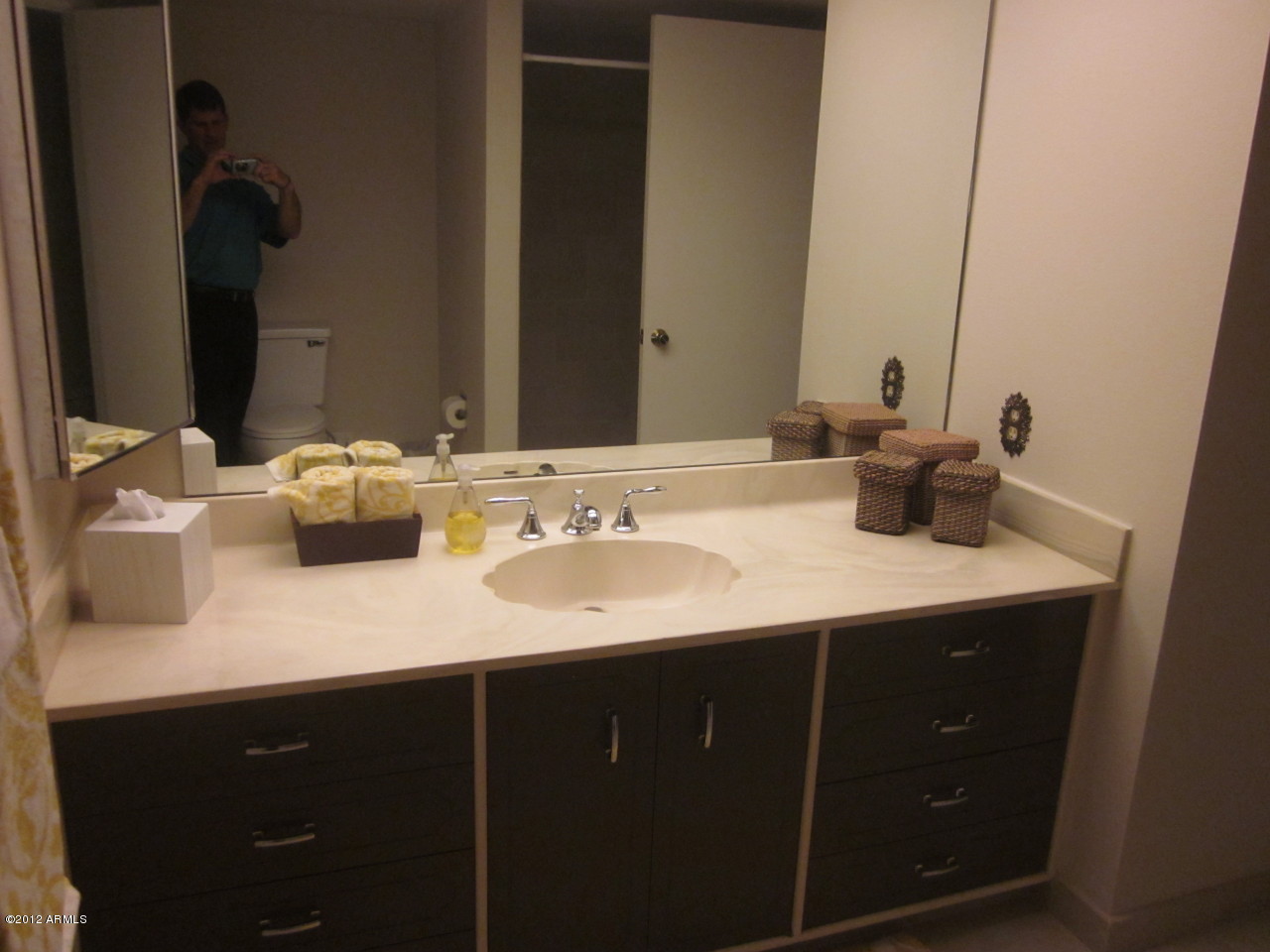 3712 East Monterosa Street Phoenix, AZ 85018 - Photo 16 of 28 Service bathroom