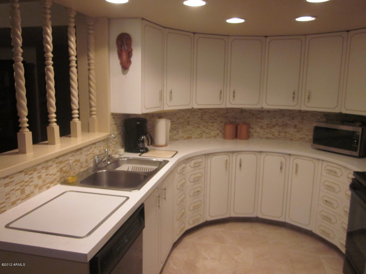 3712 East Monterosa Street Phoenix, AZ 85018 - Photo 4 of 28 Kitchen