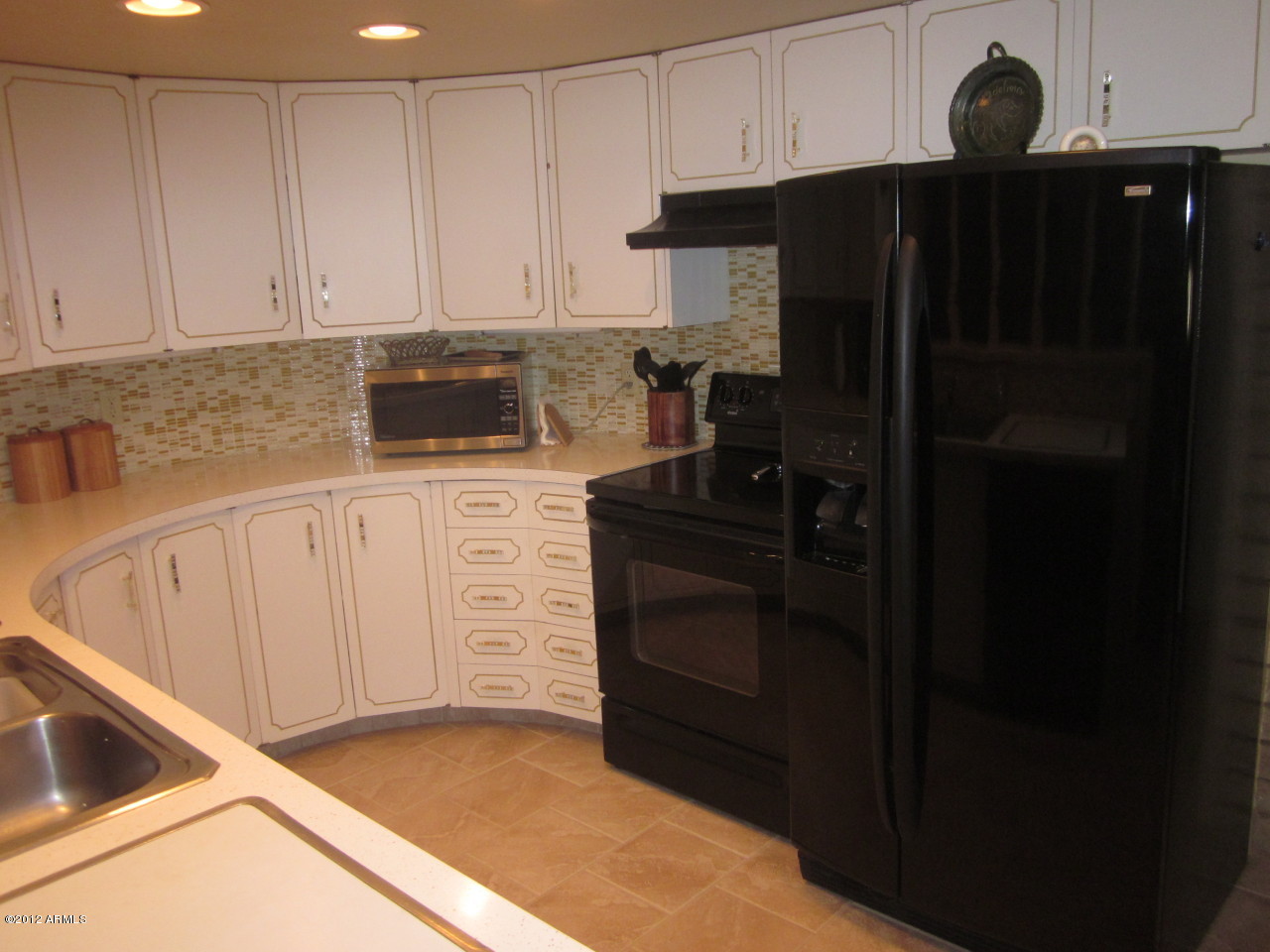 3712 East Monterosa Street Phoenix, AZ 85018 - Photo 7 of 28 Kitchen