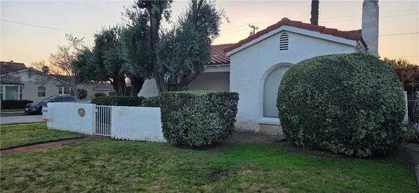 $2,300 | 3304 North Mountain View Avenue, San Bernardino, CA 92405