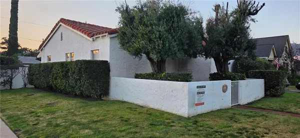 $2,300 | 3304 North Mountain View Avenue, San Bernardino, CA 92405
