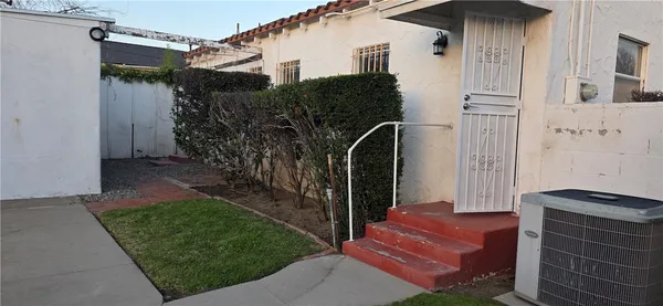 $2,300 | 3304 North Mountain View Avenue, San Bernardino, CA 92405