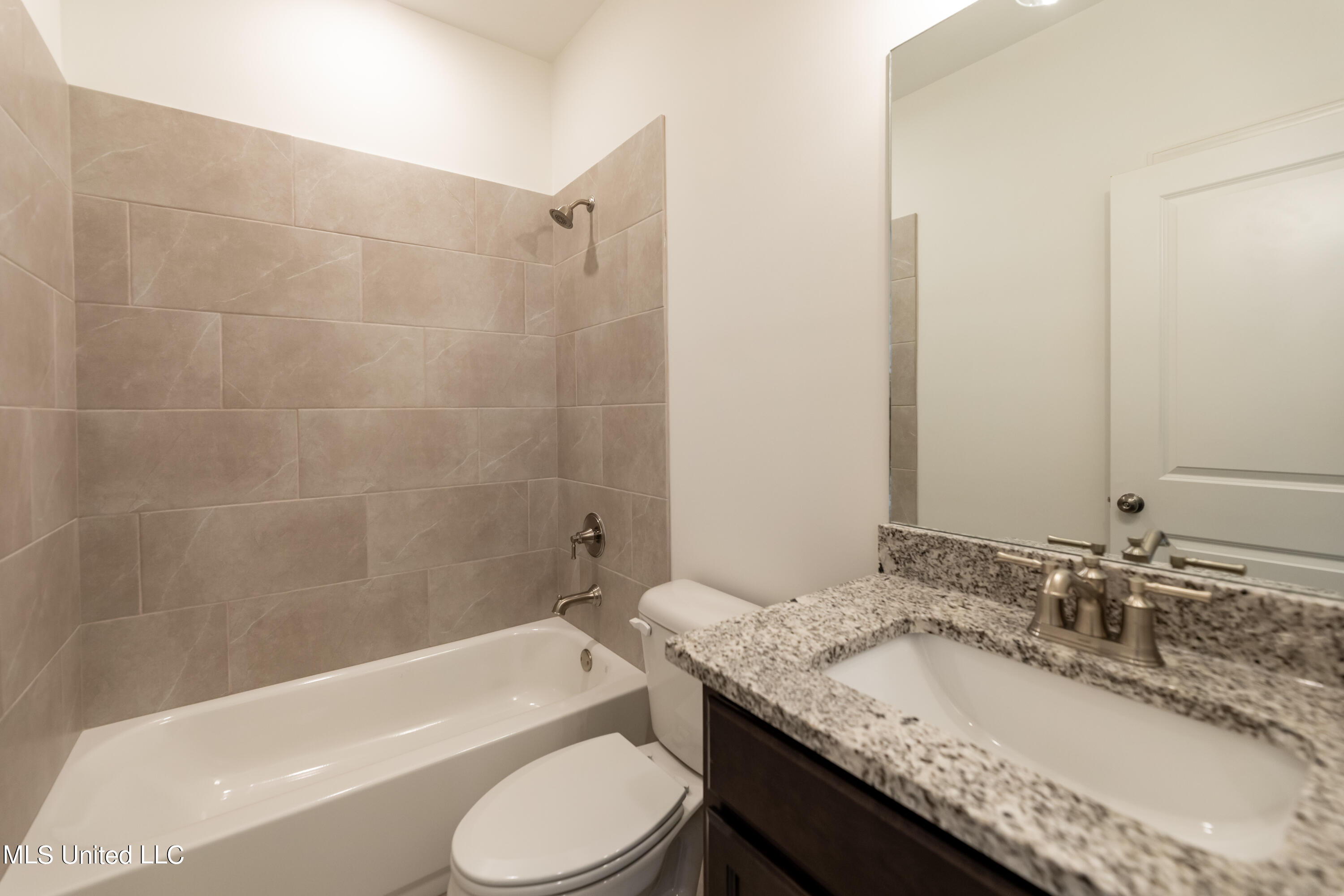 3461 Hatton Drive Nesbit, MS 38651 - Photo 11 of 19 Bathroom 2