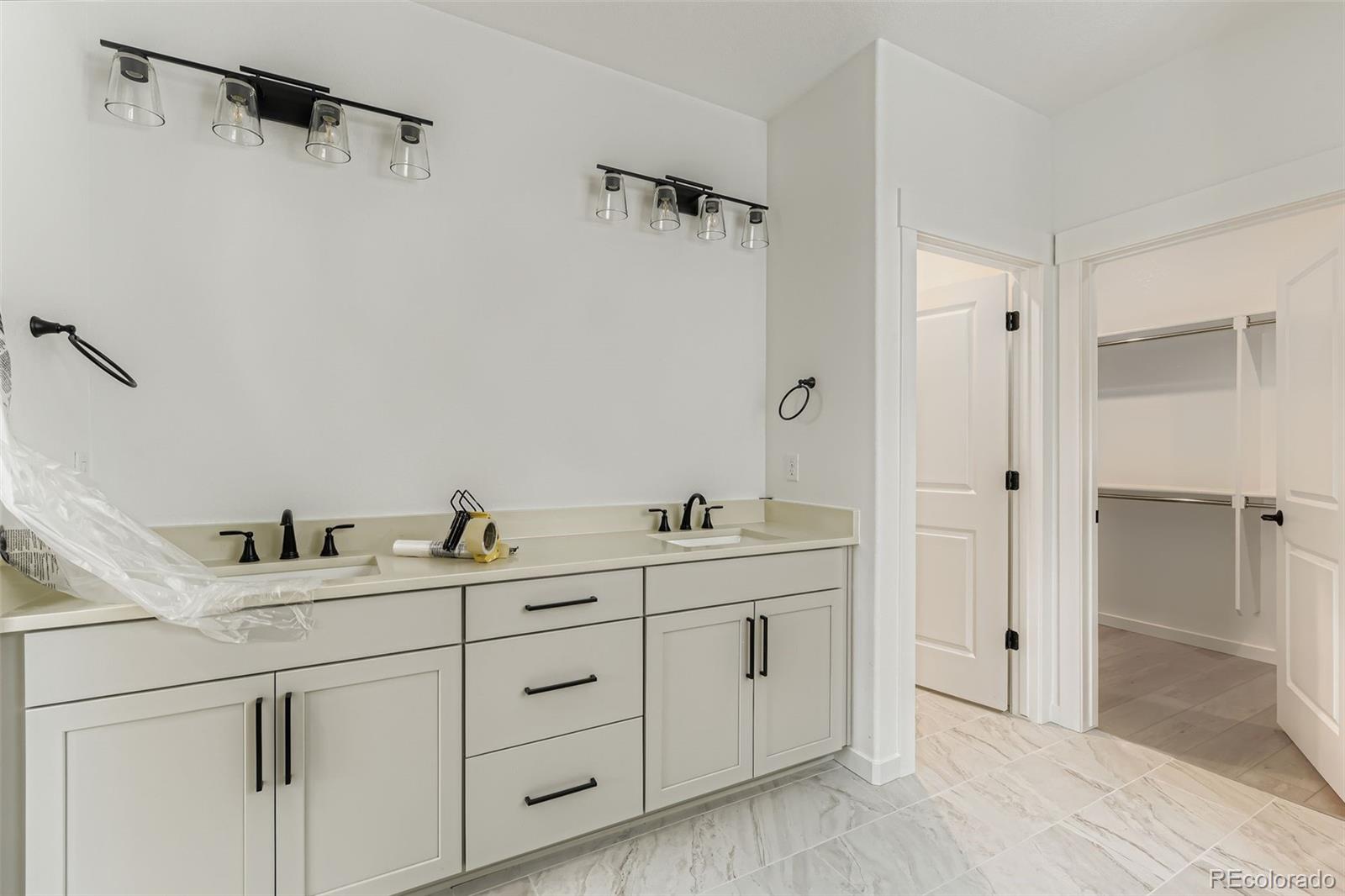 8895 South Riviera Way Aurora, CO 80016 - Photo 11 of 32