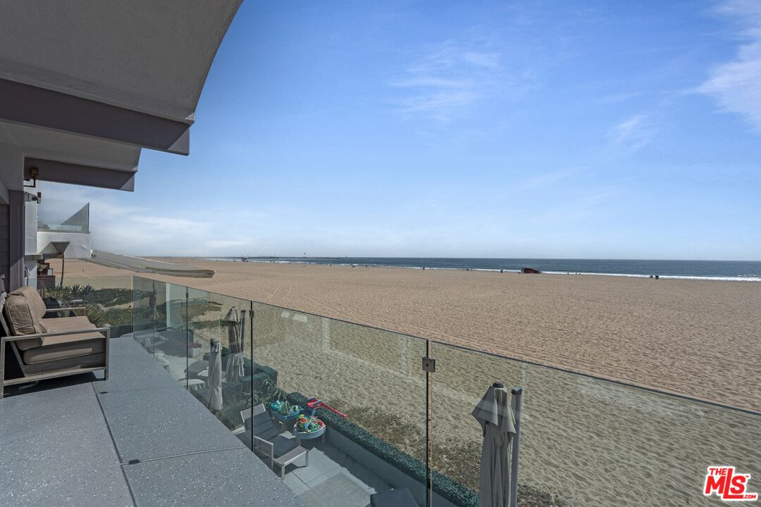 3806 Ocean Front Walk Marina del Rey, CA 90292 - Photo 6 of 40 a view of terrace with lawn chairs