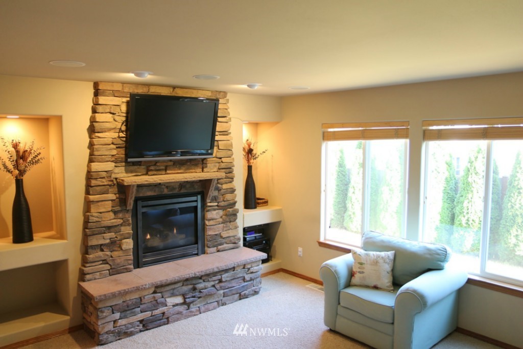 208 197th Street Southwest Bothell, WA 98012 - Photo 5 of 14