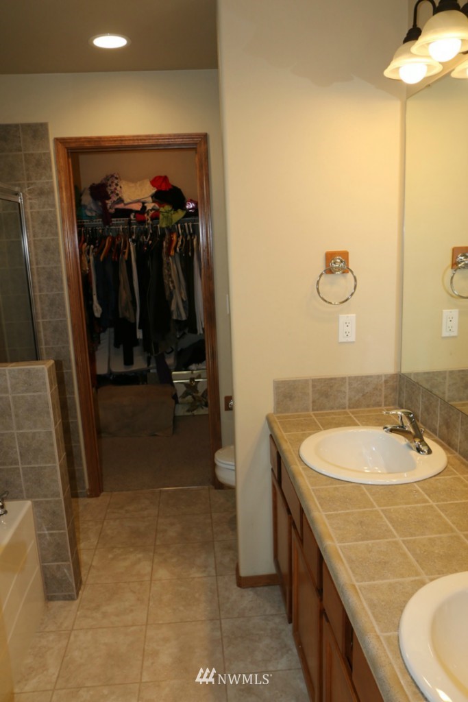208 197th Street Southwest Bothell, WA 98012 - Photo 9 of 14