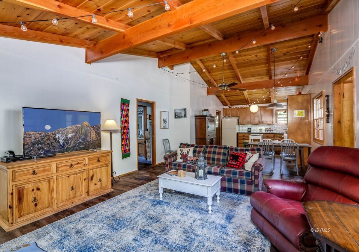 25405 Seneca Road Idyllwild, CA 92549 - Photo 13 of 61 a living room with furniture and a flat screen tv