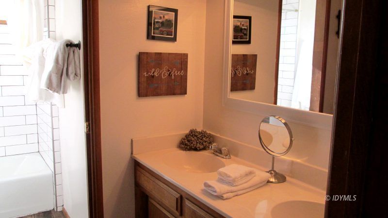 25405 Seneca Road Idyllwild, CA 92549 - Photo 28 of 61 a bathroom with a sink and a mirror
