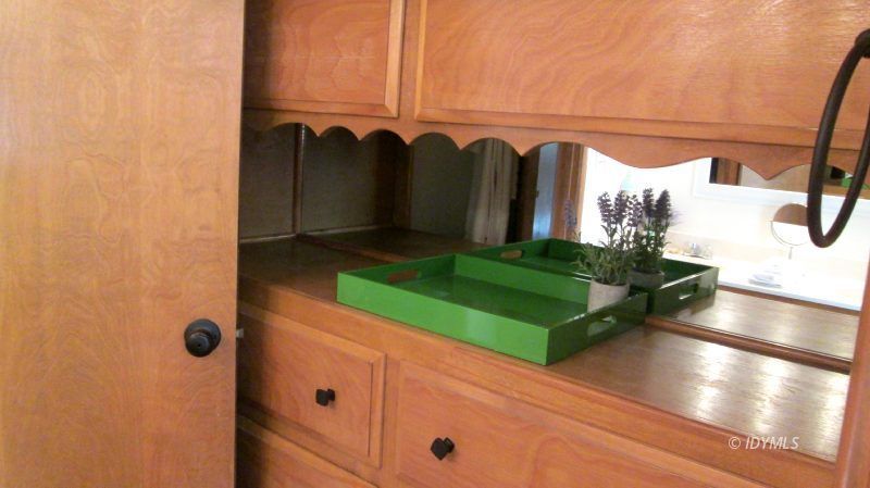 25405 Seneca Road Idyllwild, CA 92549 - Photo 33 of 61 a view of a balcony