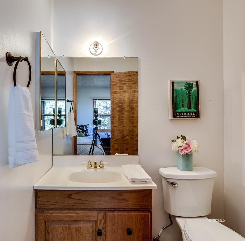 25405 Seneca Road Idyllwild, CA 92549 - Photo 34 of 61 a bathroom with a sink and a mirror