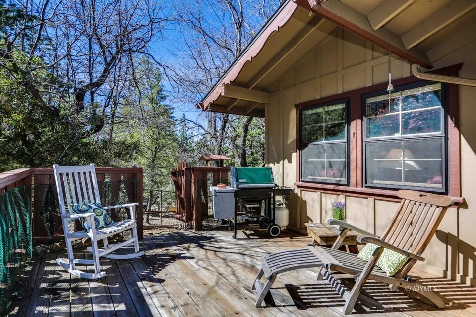 25405 Seneca Road Idyllwild, CA 92549 - Photo 42 of 61 Front deck and dog run
