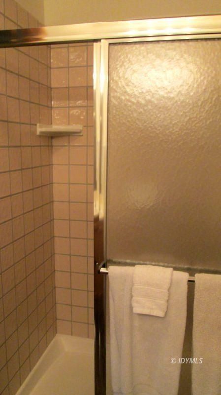 25405 Seneca Road Idyllwild, CA 92549 - Photo 57 of 61 a bathroom with a shower