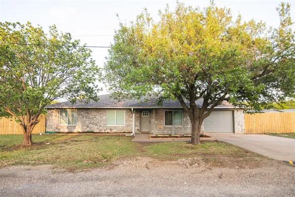 $249,000 | 601 Rosenstein Street, Bells, TX 75414
