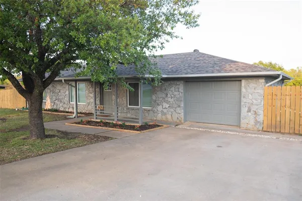 $249,000 | 601 Rosenstein Street, Bells, TX 75414