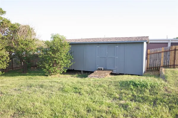 $249,000 | 601 Rosenstein Street, Bells, TX 75414