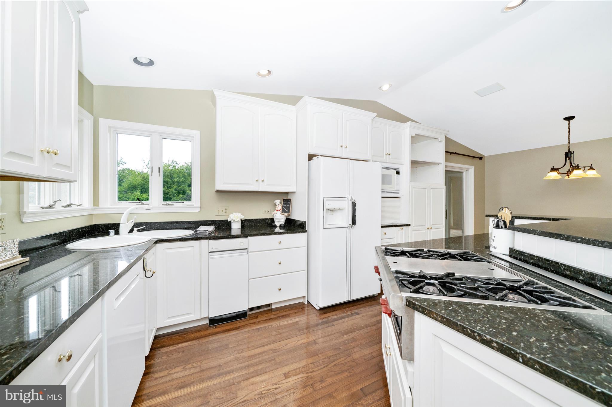 3204 Hooper Road New Windsor, MD 21776 - Photo 19 of 63 Island has Gas Cooktop & Warming Tray