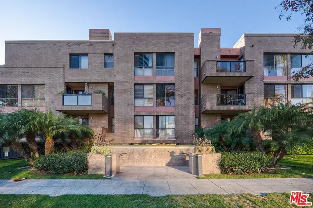 $1,185,000 | 235 South Tower Drive, Unit 106, Beverly Hills, CA 90211