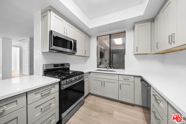 $1,185,000 | 235 South Tower Drive, Unit 106, Beverly Hills, CA 90211