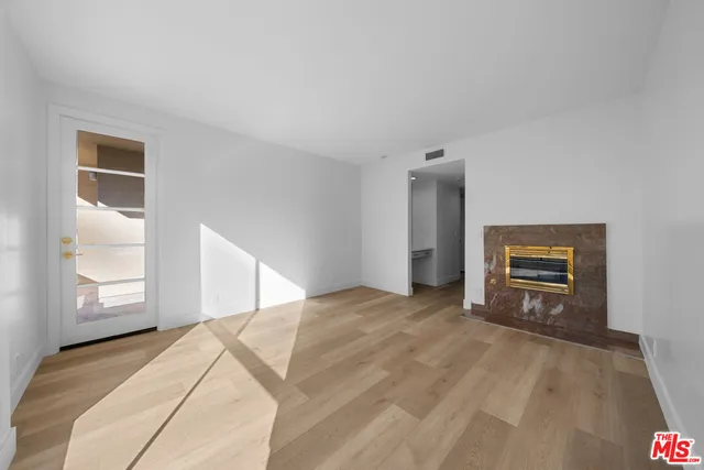 $1,185,000 | 235 South Tower Drive, Unit 106, Beverly Hills, CA 90211