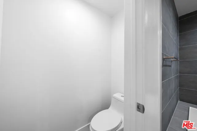 $1,185,000 | 235 South Tower Drive, Unit 106, Beverly Hills, CA 90211