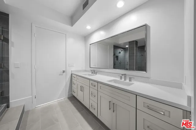 $1,185,000 | 235 South Tower Drive, Unit 106, Beverly Hills, CA 90211