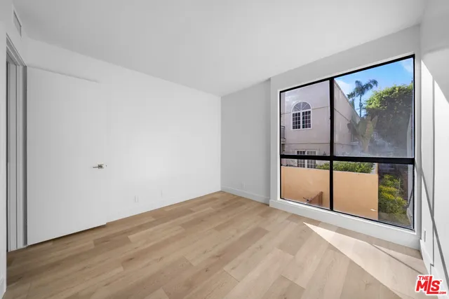 $1,185,000 | 235 South Tower Drive, Unit 106, Beverly Hills, CA 90211