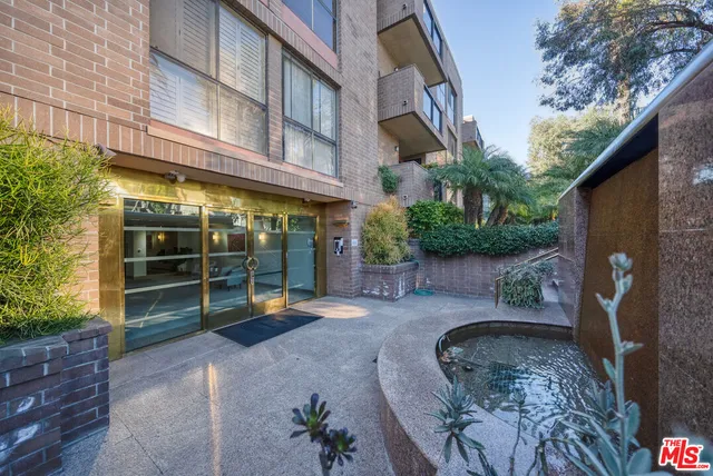 $1,185,000 | 235 South Tower Drive, Unit 106, Beverly Hills, CA 90211