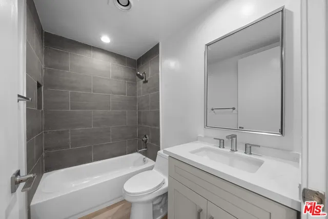 $1,185,000 | 235 South Tower Drive, Unit 106, Beverly Hills, CA 90211