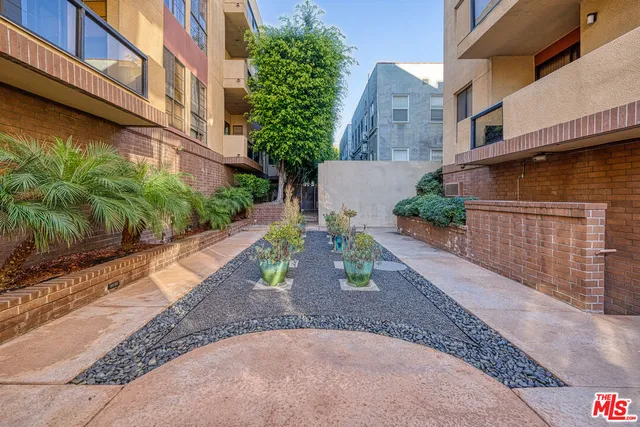 $1,185,000 | 235 South Tower Drive, Unit 106, Beverly Hills, CA 90211