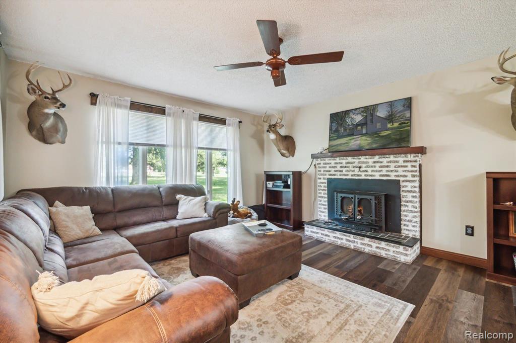 20830 Waltz Road New Boston, MI 48164 - Photo 6 of 23 Gallery Image 6
