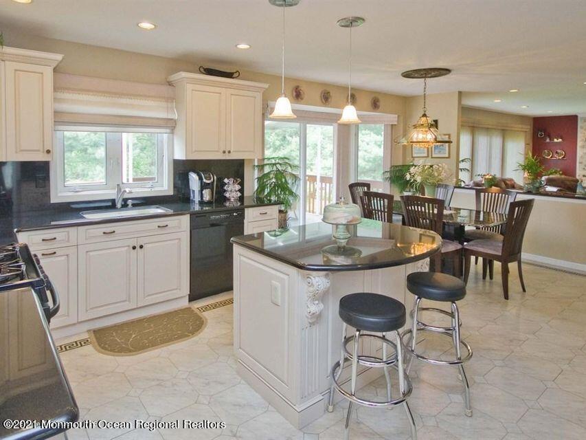 2 Chagall Road Marlboro, NJ 07746 - Photo 4 of 19 EAT_IN KITCHEN
