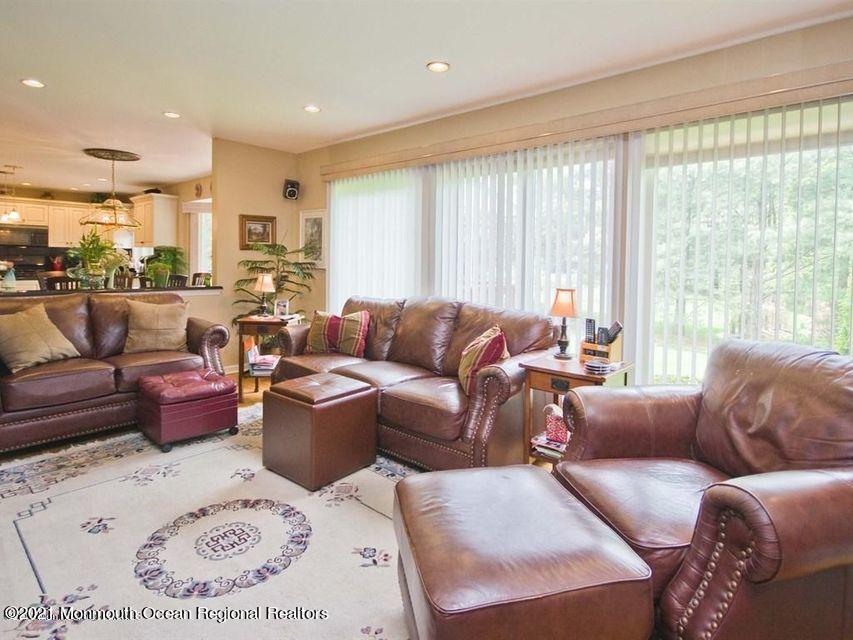 2 Chagall Road Marlboro, NJ 07746 - Photo 6 of 19 FAMILY ROOM