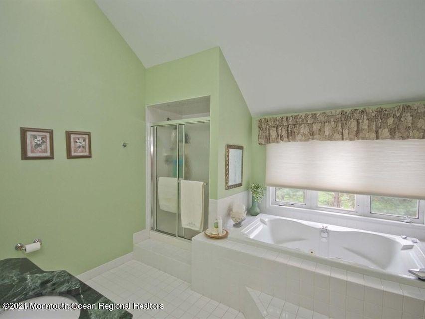 2 Chagall Road Marlboro, NJ 07746 - Photo 10 of 19 MASTER BATH