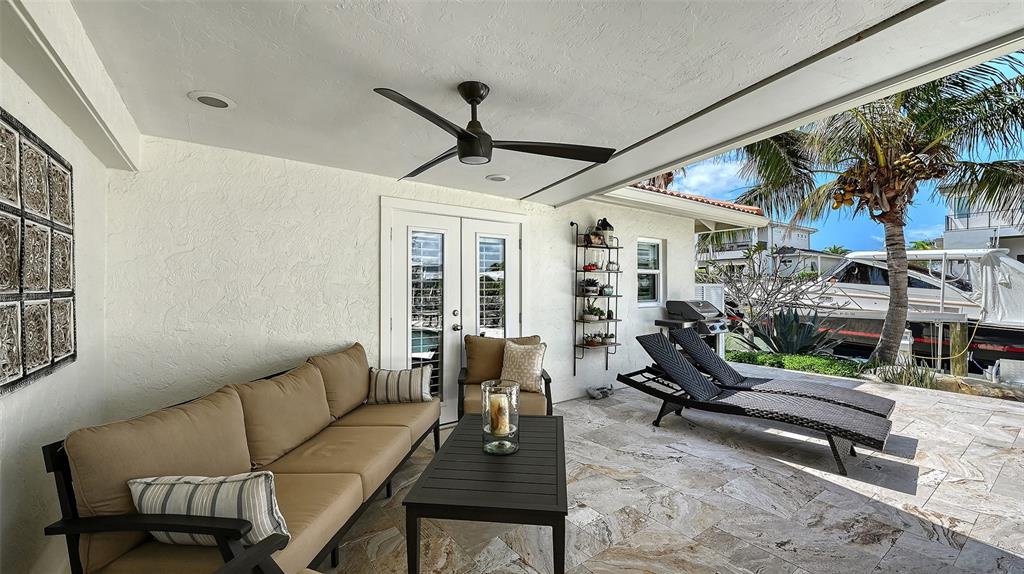 531 Wedge Lane Longboat Key, FL 34228 - Photo 25 of 28 a living room with furniture gym equipment and a large window