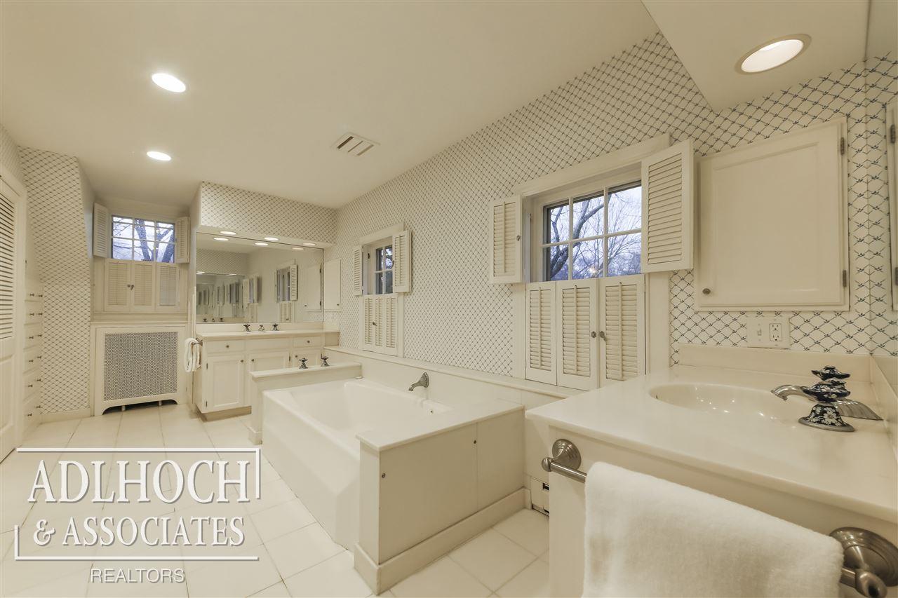 165 Cloverly Road Grosse Pointe Farms, MI 48236 - Photo 14 of 24
