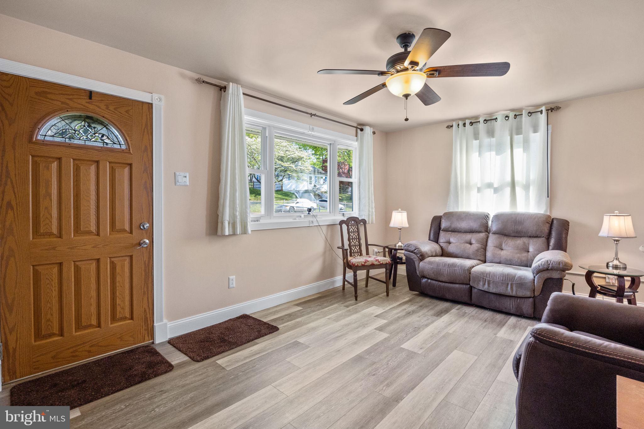 418 Temple Road Southampton, PA 18966 - Photo 4 of 18 Gallery Image 4