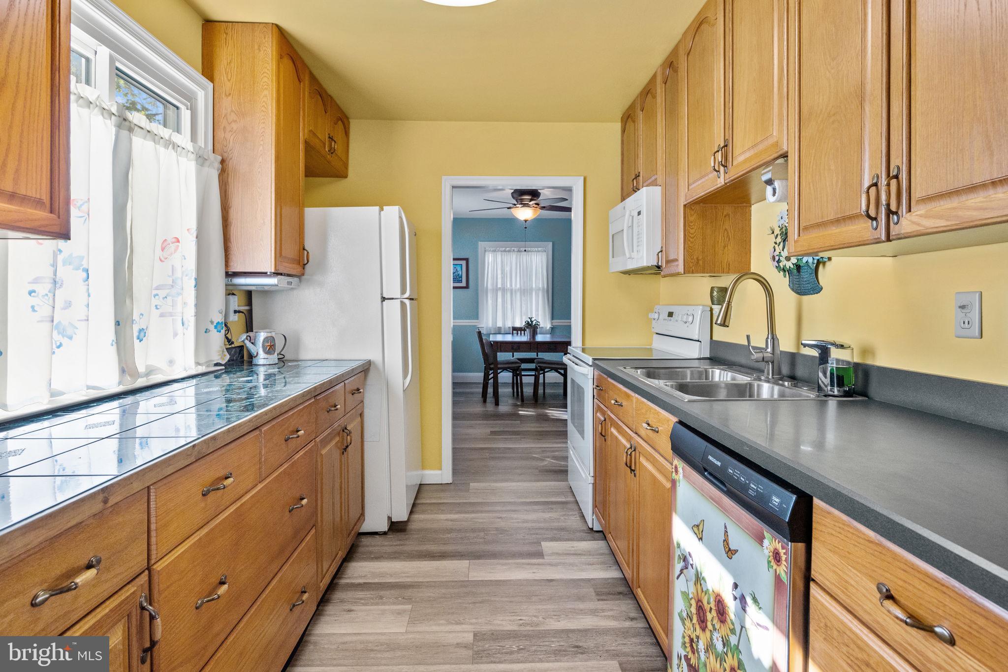 418 Temple Road Southampton, PA 18966 - Photo 5 of 18 Gallery Image 5