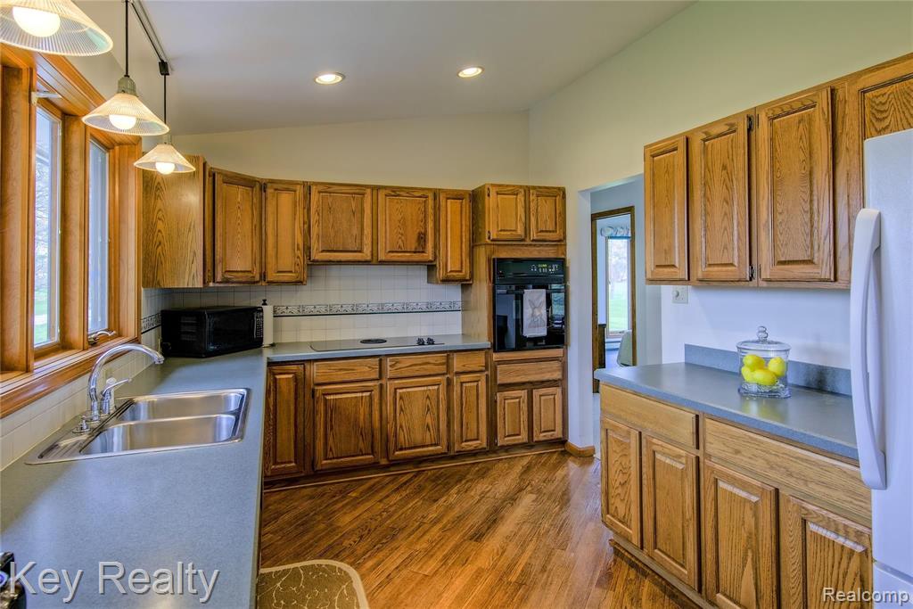 345 West Sigler Road Carleton, MI 48117 - Photo 14 of 28
