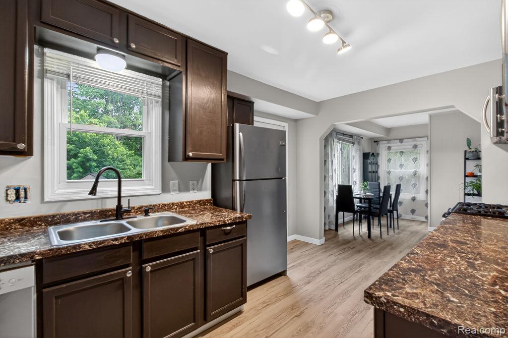 30541 Utica Road Roseville, MI 48066 - Photo 4 of 22