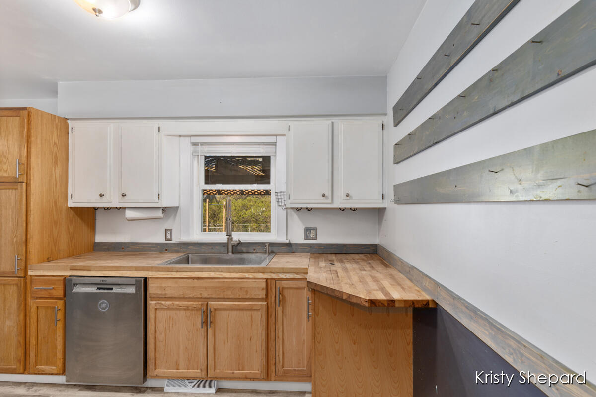 4136 Ranchero Drive Dorr, MI 49323 - Photo 8 of 39 8