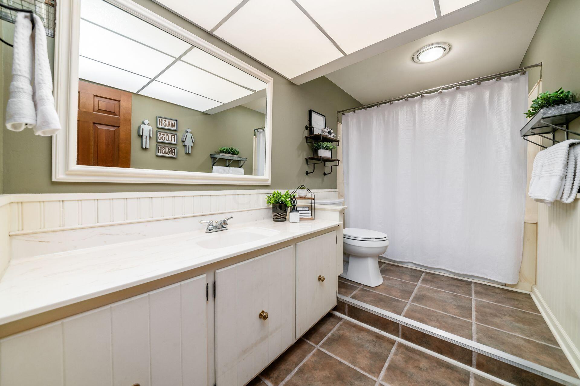 4090 Clotts Road Columbus, OH 43230 - Photo 23 of 34 FULL BATHOOM #3