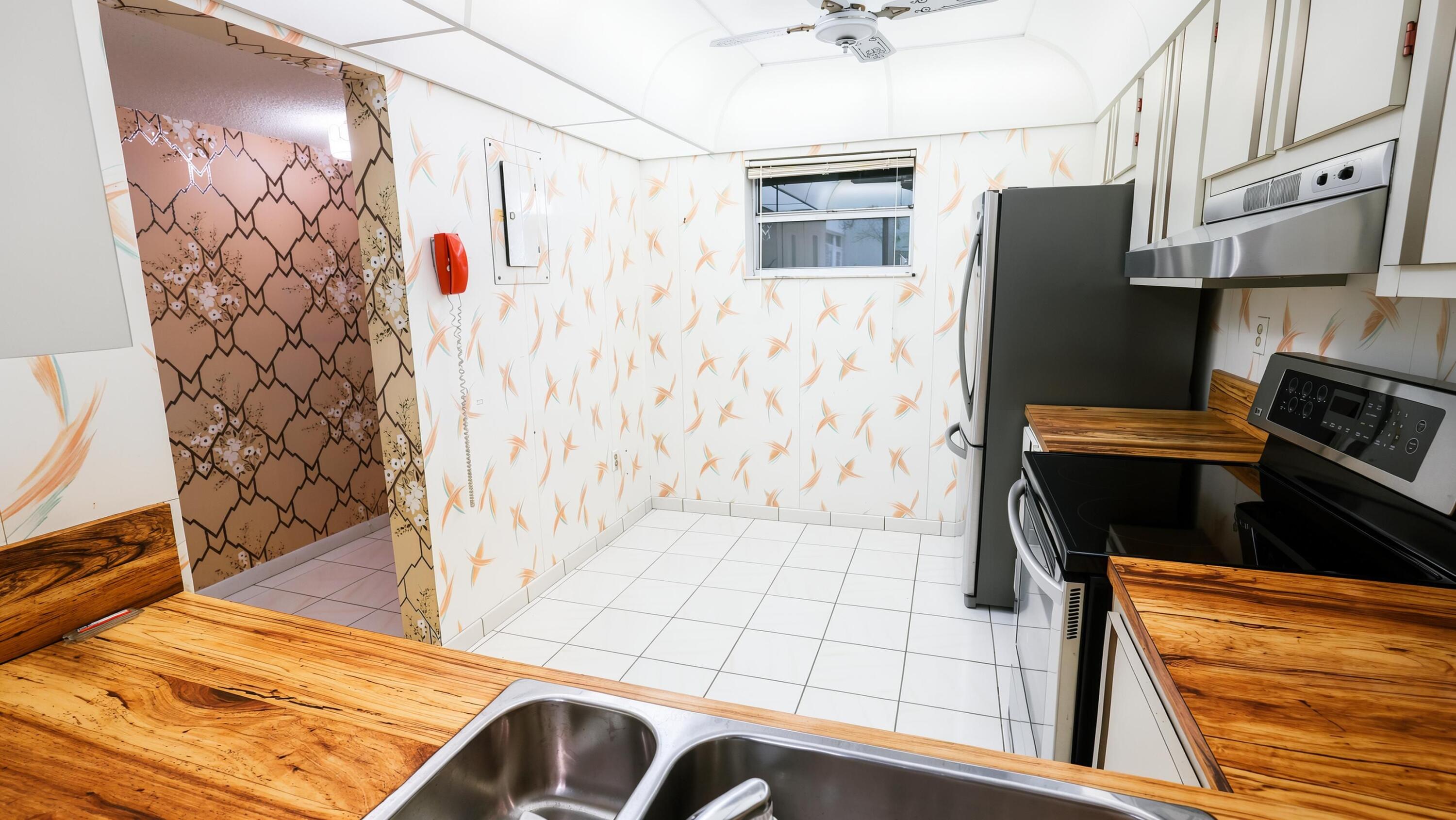 3930 Inverrary Boulevard, Unit 303 Lauderhill, FL 33319 - Photo 8 of 36 8