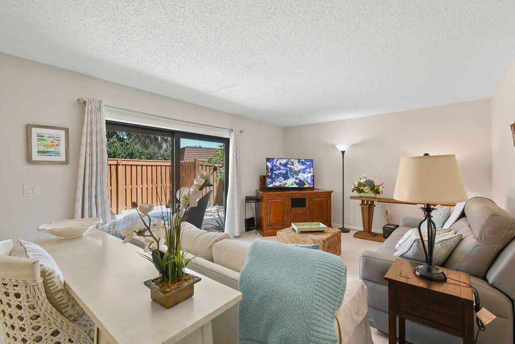 3900 County Line Road, Unit 22A Tequesta, FL 33469 - Photo 11 of 51 3900CountyLineRd#22A_14