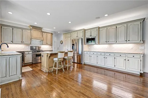 $849,900 | 5013 West 150th Street, Leawood, KS 66224