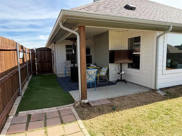 $2,500 | 916 Rogers Avenue, Godley, TX 76044