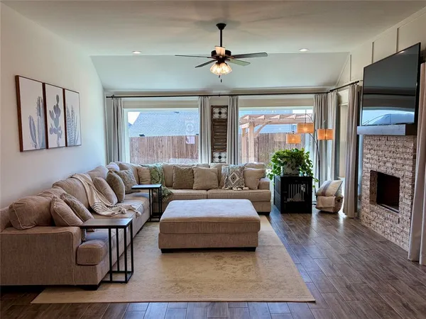 $2,500 | 916 Rogers Avenue, Godley, TX 76044