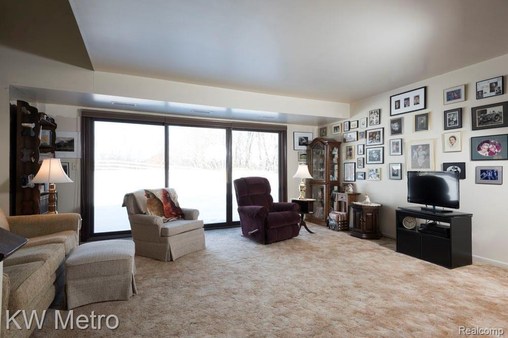 9220 Kier Road Holly, MI 48442 - Photo 21 of 35 Living Room