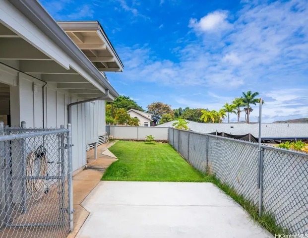 $4,300 | 45-185 Lilipuna Road, Unit A 3 BEDROOM, Kaneohe, HI 96744